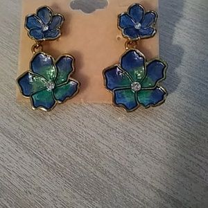 Flower 🌸 dangle earrings